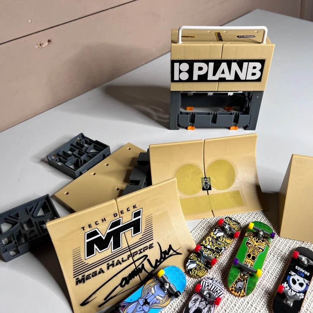 Tech‎ Deck Danny Way Mega Halfpipe Plan B Ramp Set with 15 Fingerboards Lot